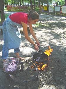 http://www.celos.ca/wiki/uploads/ParkCampfires/Annacampfire1...